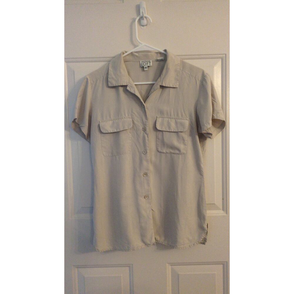 VTG Ann Taylor Loft Beige Silk Button Down Short Sleeve Shirt 2 Pockets Luxury